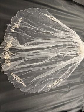 Bridal Veil with Scalloped Edge